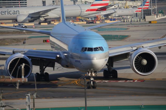 BOEING 777-200LR (HL8075)