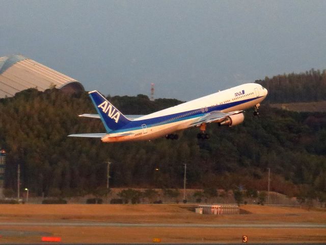 BOEING 767-300 (JA8363)