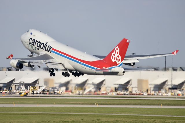 Boeing 747-400 (LX-TCV) - Rare 5-R departure for CLX