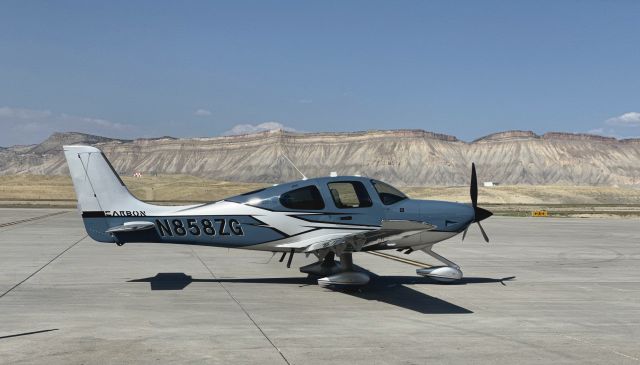 Cirrus SR22 Turbo (N858ZG)