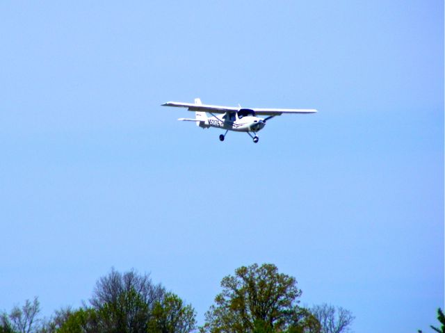 Cessna Skycatcher (N5217S) - Skycatcher was on short final to RWY 18 on April 7, 2012