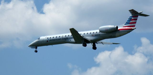 Embraer ERJ-145 (N681AE) - On short final is this 2004 American Airlines Eagle Embraer 145LR in the Summer of 2023.