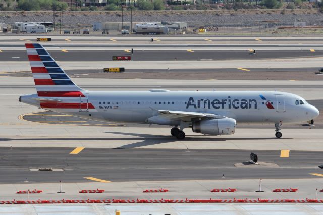 Airbus A320 (N679AW)