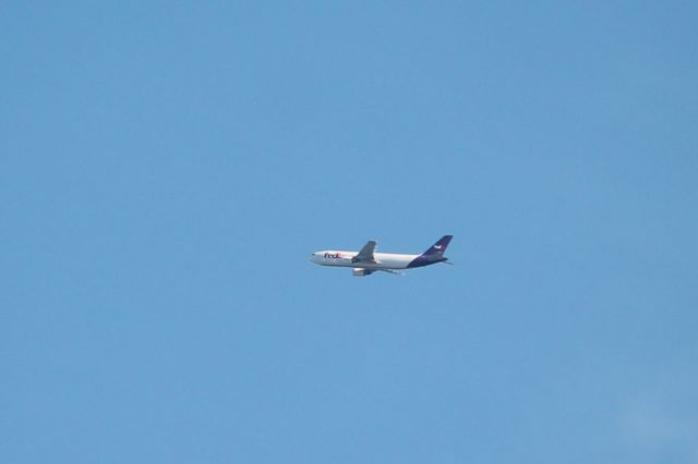 Airbus A300F4-600 (N659FE) - FedEx Flight 889 climbs out of Fort Lauderdale-Hollywood International Airport across Alligator Alley on a flight to Memphis International Airport (12/21/24)