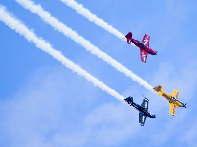 EXTRA EA-300 (N580GP) - Oshkosh 2013!