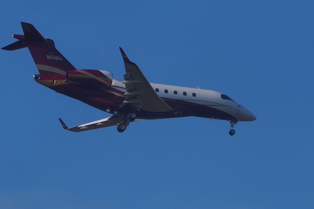 Embraer Legacy 550 (N158M)