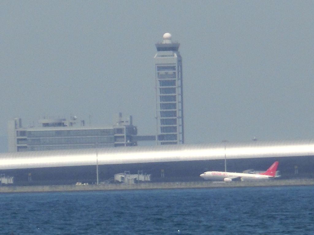 Boeing 737-800 — - 対岸から。br /この時間帯から、24Lに変わりました。
