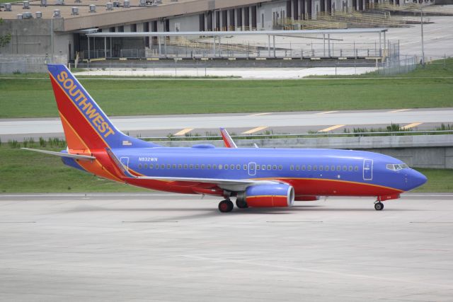 Boeing 737-700 (N932WN) - Southwest Flight 3939 (N932WN) arrives at Tampa International Airport following a flight from San Antonio International Airport