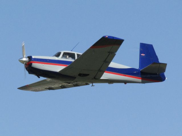 Mooney M-20 (N111MJ) - Taking off RWY 26L