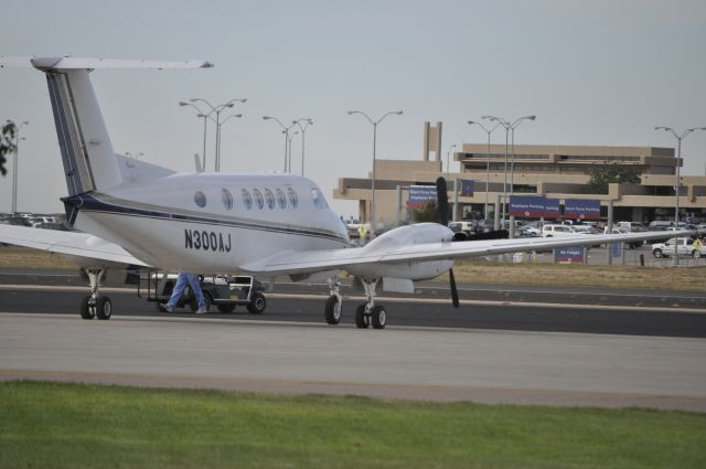 Beechcraft Super King Air 200 (N300AJ)