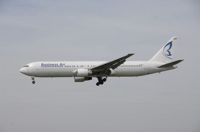 BOEING 767-300 (HS-BID) - Final Approach to Narita Intl Airport R/W16L on 2011/5/9