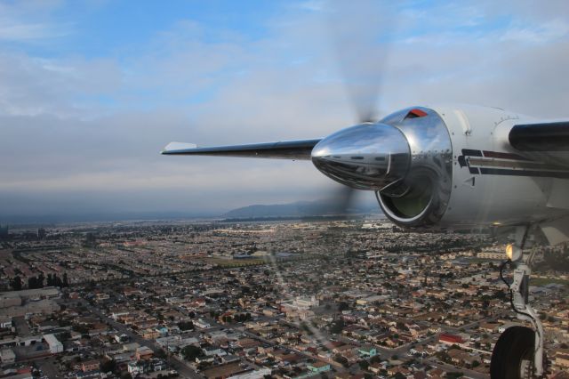 Gulfstream Aerospace Jetprop Commander (N695CS) - Final Approach - Oxnard (KOXR) Rwy 25