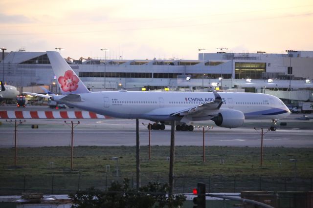 Airbus A350-900 (B-18917)