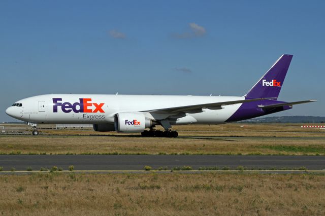 Boeing 777-200 (N868FD)