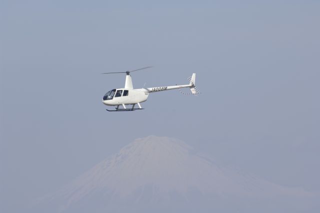 Robinson R-44 (JA008M) - R44 Helocopter & Mt.Fuji at Shizuoka Airport on 2011/3/5