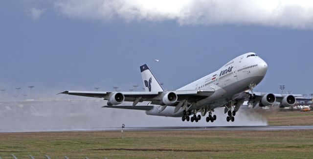 Boeing 747-200 (EP-IAG) - Water spray at take off. 2010 memory.