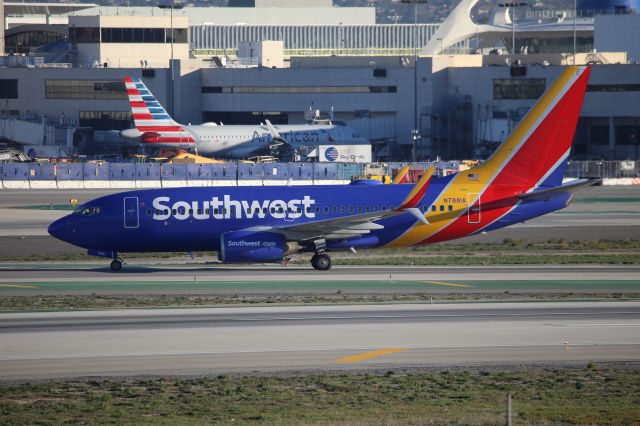 Boeing 737-700 (N7881A)