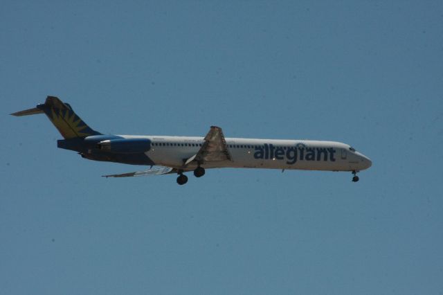 McDonnell Douglas MD-88 (N404NV) - On final for visual 30 at KSMX