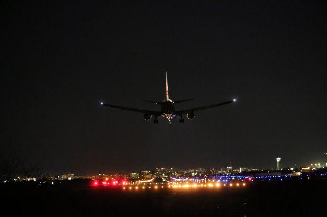 BOEING 767-300 (JA619J) - 04 Feb. 2015:HND-HKD.