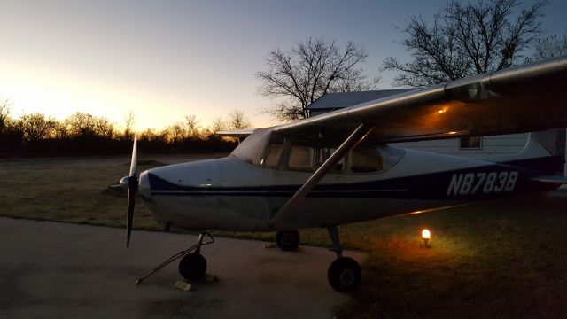 Cessna Skyhawk (N8783B) - The chilly morning before 9hr flight from KXBP to KROA