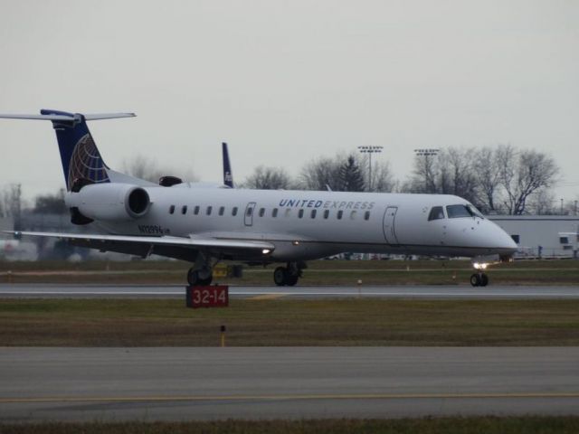 Embraer ERJ-145 (N12996)