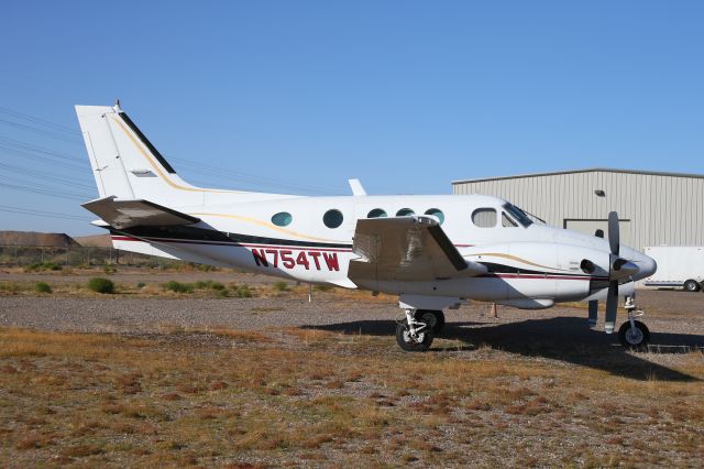 Beechcraft King Air 90 (N754TW) - SPOTTED AT KGEU; FEB, 20, 2021