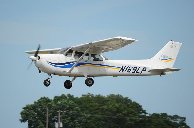 Cessna Skyhawk (N169LP)