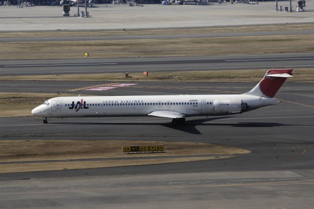 McDonnell Douglas MD-90 (JA8065) - Taxing at Haneda Intl Airport on 2013/02/11