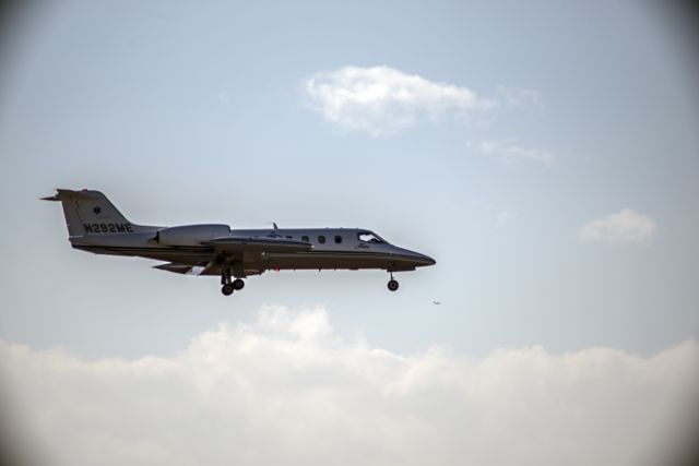 Learjet 35 (N292ME)