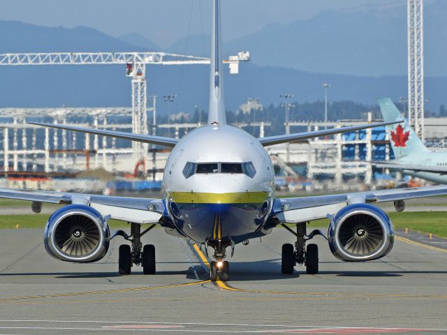 Boeing 737-800 (N739MA)