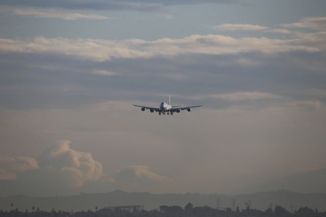 BOEING 747-8 (B-LJI)