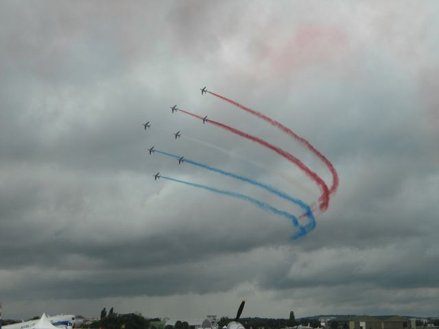 — — - Areobatic display by French Air Force Patrouille de Frabce at Le Bourget centennial, 13 July 2014