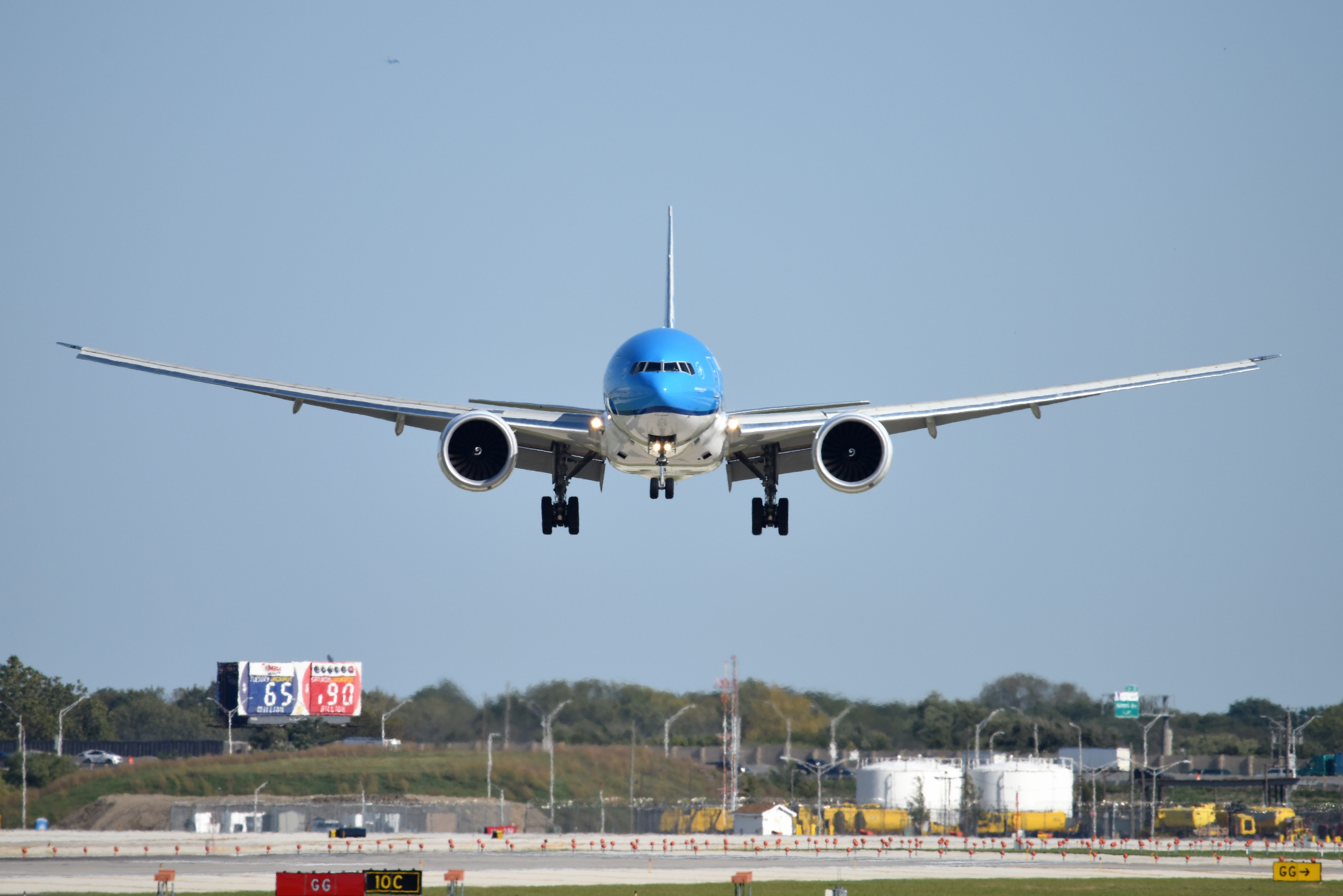 BOEING 777-300 (PH-BVS) - Short final for 28-C at KORD. Pretty stiff cross-wind that day. Planes were crabbing probably a good 10-15 degrees. It was awesome!