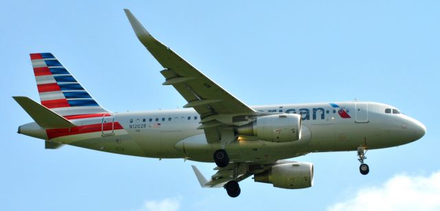 Airbus A319 (N12028)