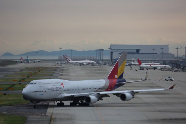 Boeing 747-400 (HL7421)