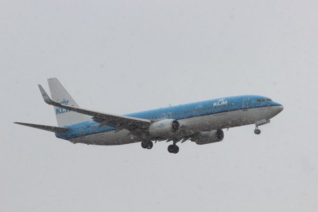 Boeing 737-800 (PH-BXI) - KLM PH-BXI arrives from Amsterdam to Manchester in a snow storm.