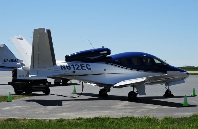 Cirrus Vision SF50 (N612EC) - This plane kinda looks like a bubble... doesnt it? :)