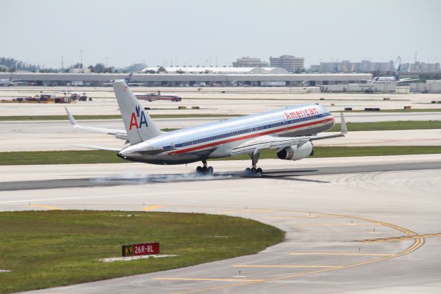 Boeing 757-200 (N662AA)