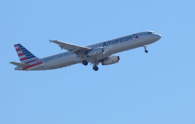 Airbus A321 (N915US) - Shown here is an American Airlines Airbus on final in the Winter of 2018.