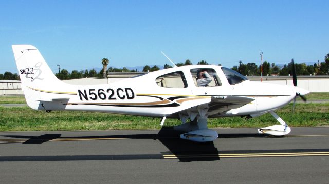 Cirrus SR-22 (N562CD) - Taxiing at Fullerton