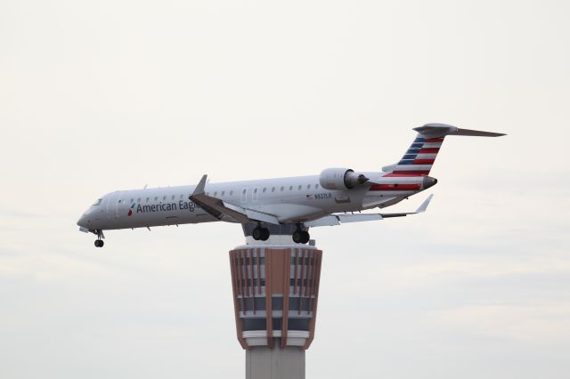 Canadair Regional Jet CRJ-900 (N927LR)