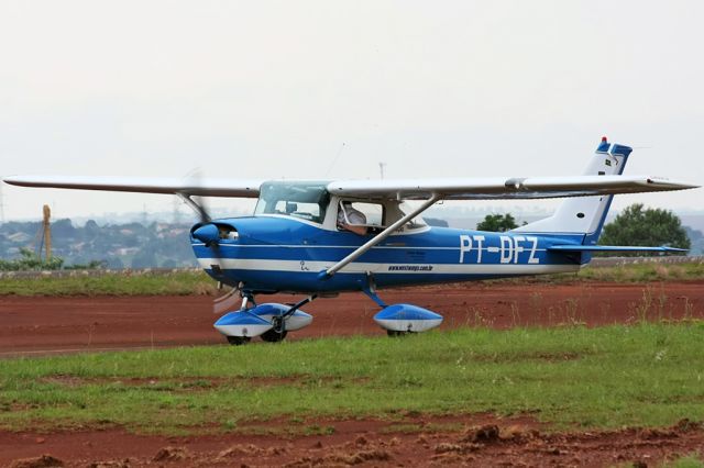Cessna Commuter (PT-DFZ)