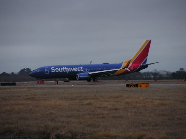 Boeing 737-800 (N8682B)