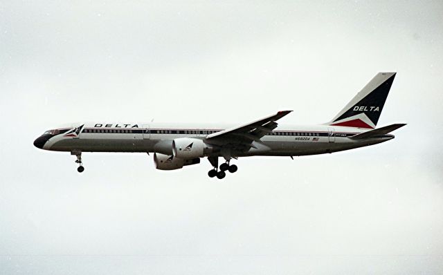 Boeing 757-200 (N682DA)