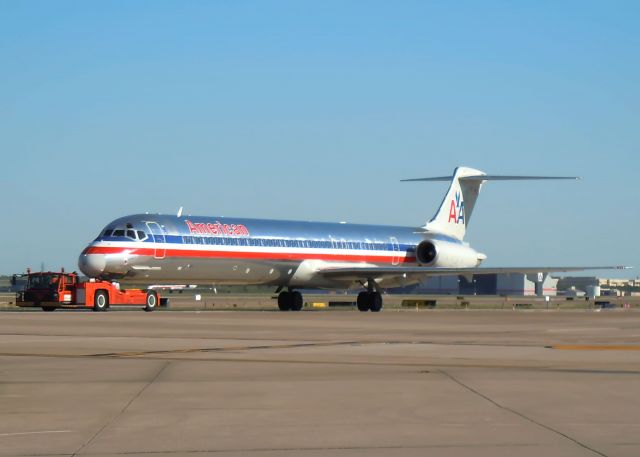 McDonnell Douglas MD-80 —