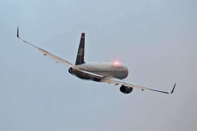 Boeing 757-200 (N202UW)