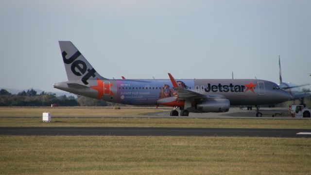 Airbus A320 (VH-VFV)