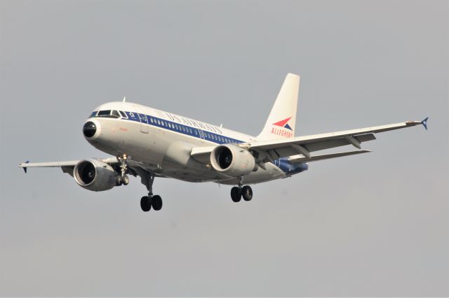 Airbus A319 (N745VJ)