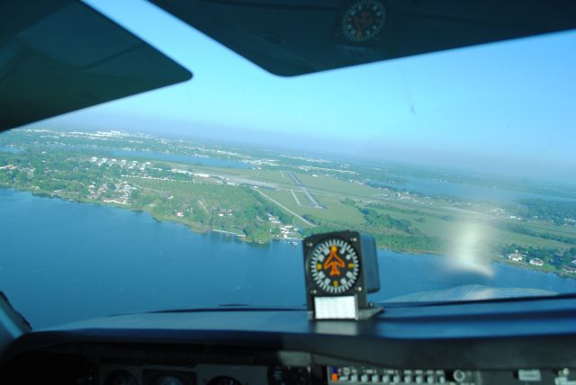 Beechcraft Bonanza (36) (N1116A) - Approaching Lakeland Airport in N116A