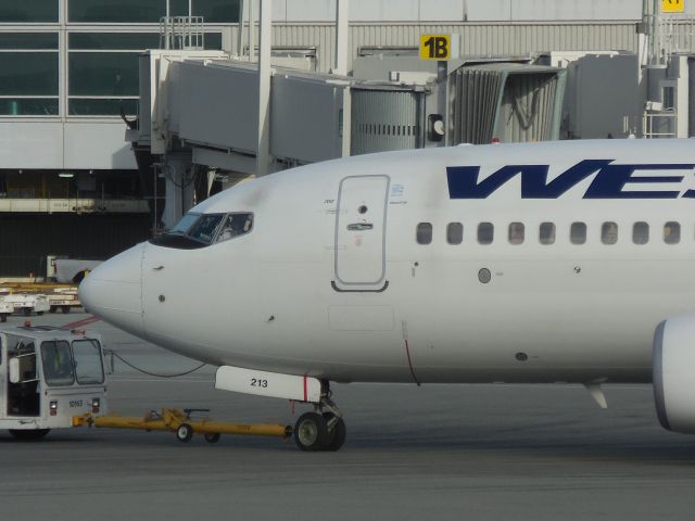 Boeing 737-700 (C-GWBF)